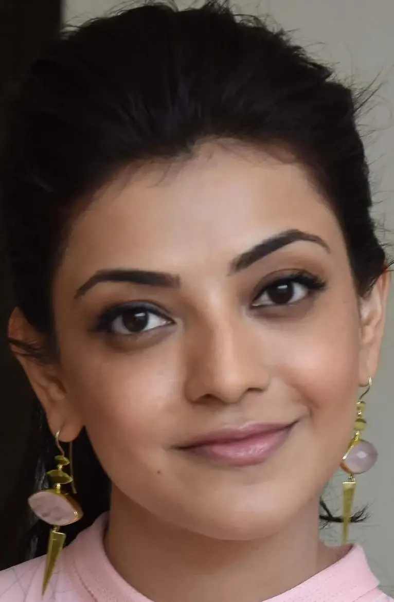 Beautiful Indian Model Kajal Agarwal Face Closeup Wallpapers